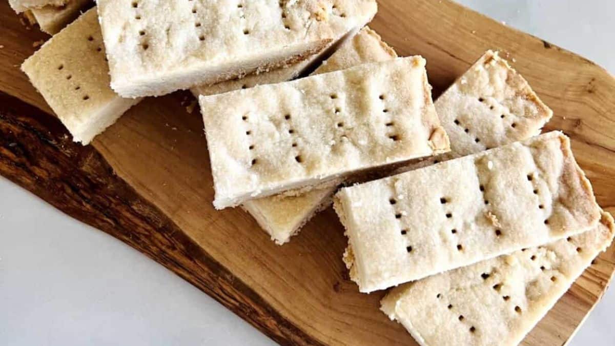 A few pieces of the traditional Scottish shortbread.