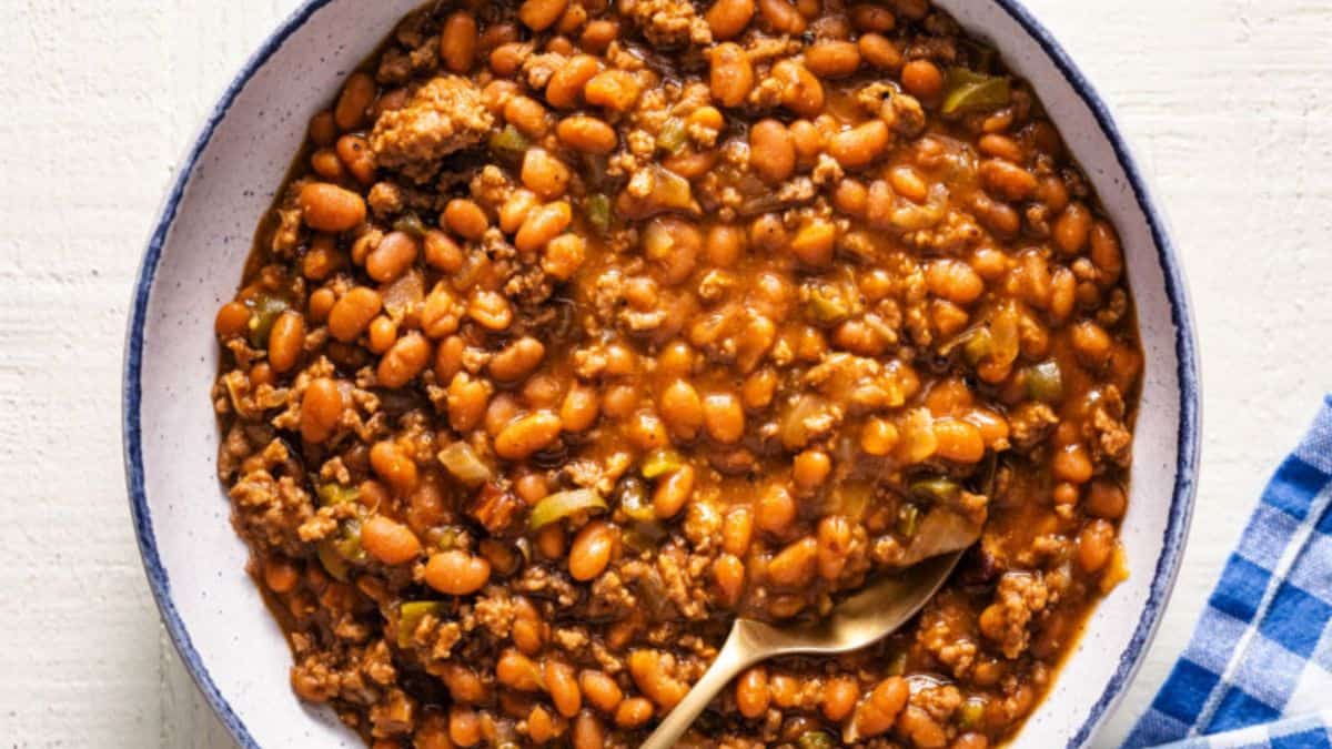 A serving of baked beans with hamburger meat. 