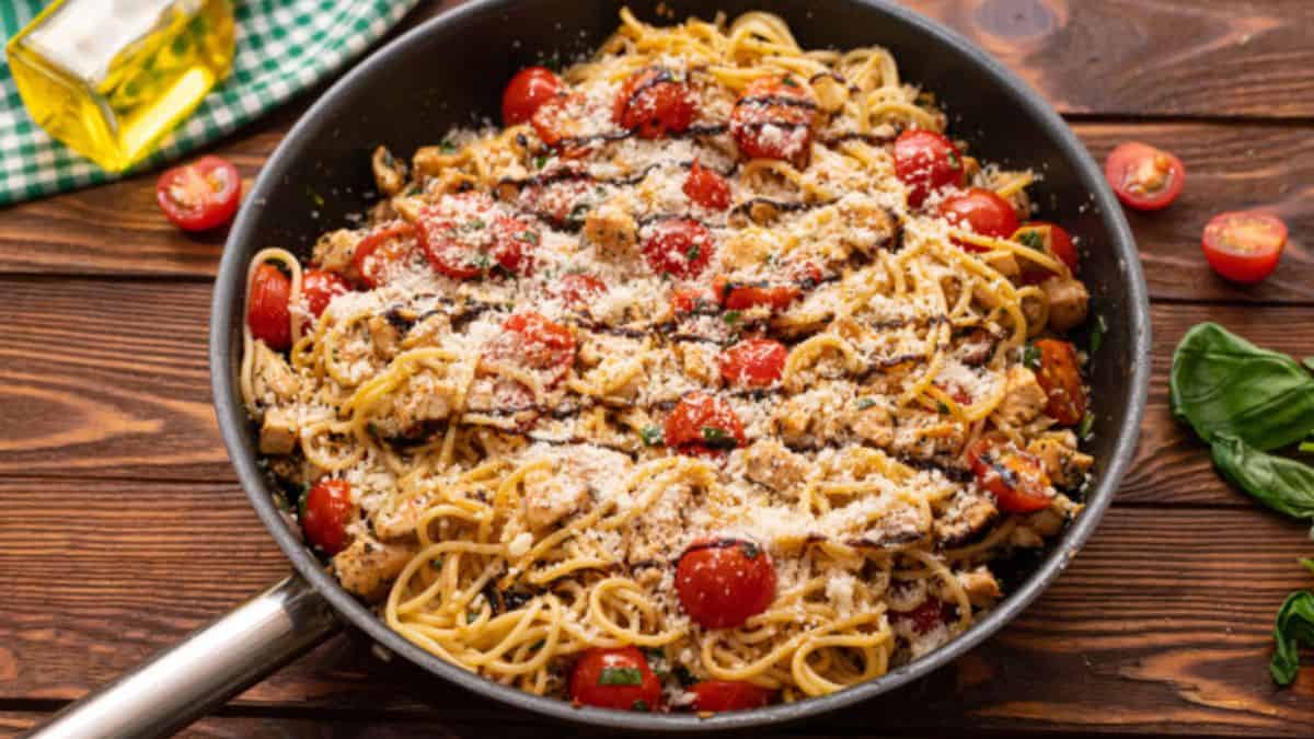 Bruschetta chicken pasta in a pan.