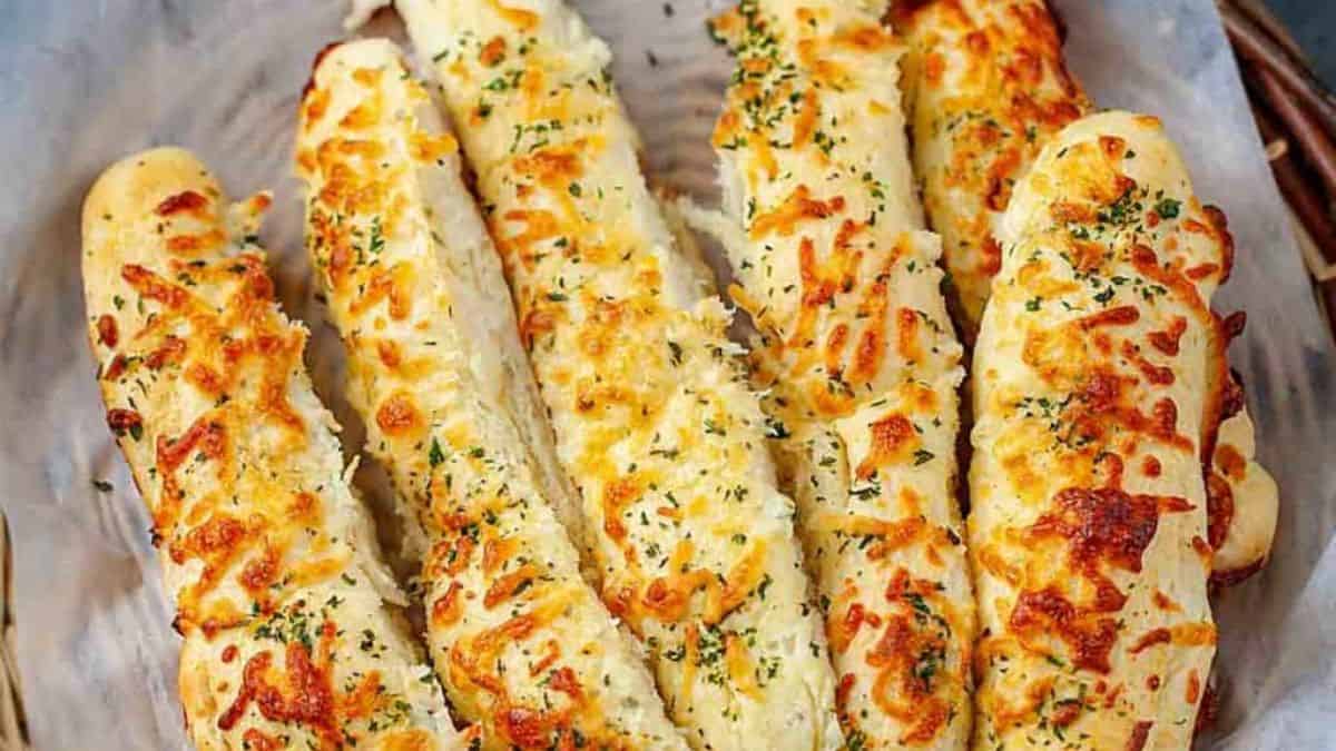 Garlic Cheese Breadsticks are served in a bread basket.