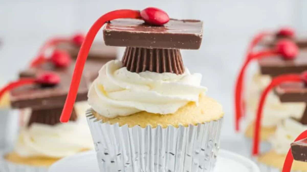 A few pieces of graduation cupcakes. 