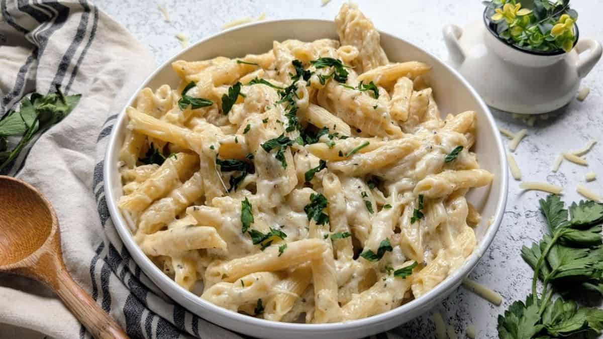Mozzarella alfredo pasta served in a bowl. 