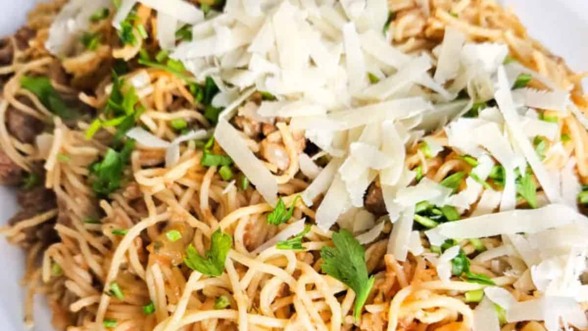 A plate of one pot spaghetti.