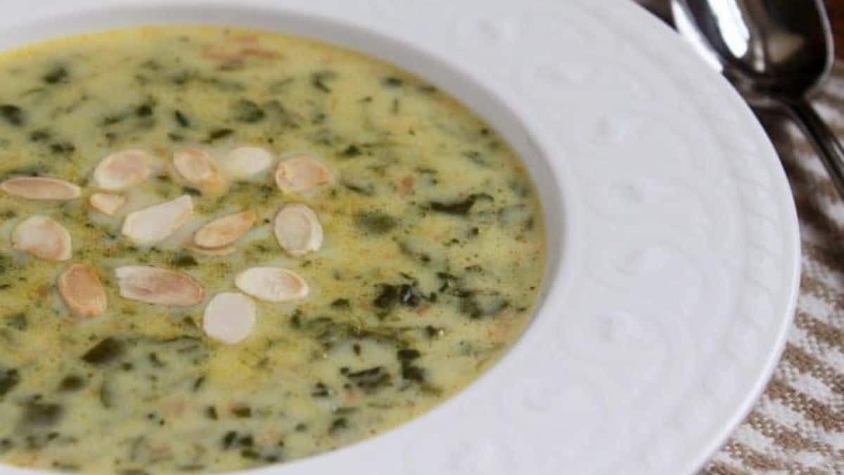 Spinach soup in a bowl.