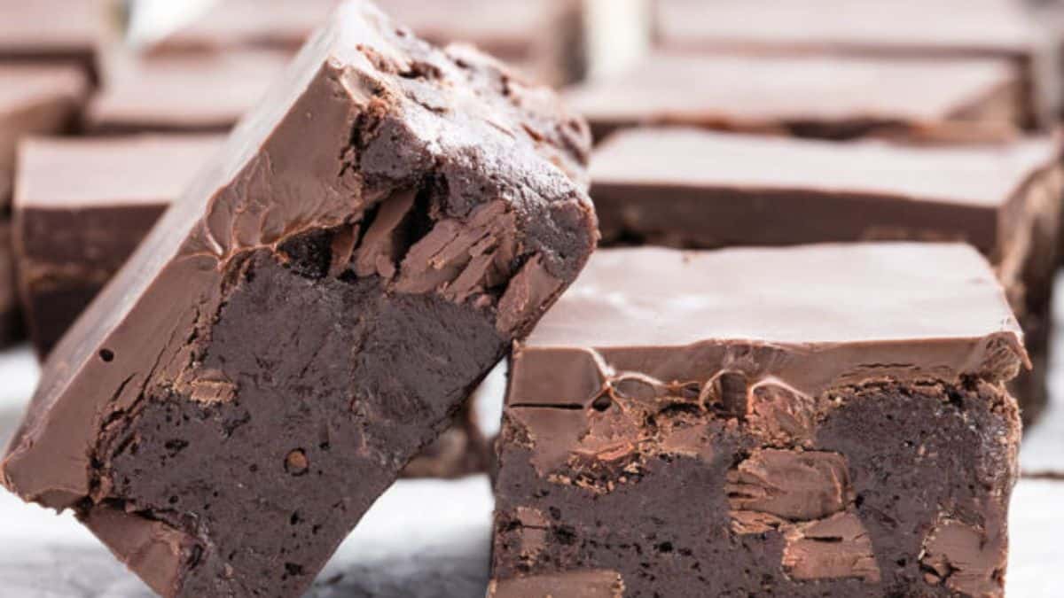 A few slices of triple chocolate brownies. 