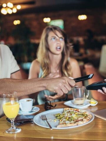 couple paying for dinner
