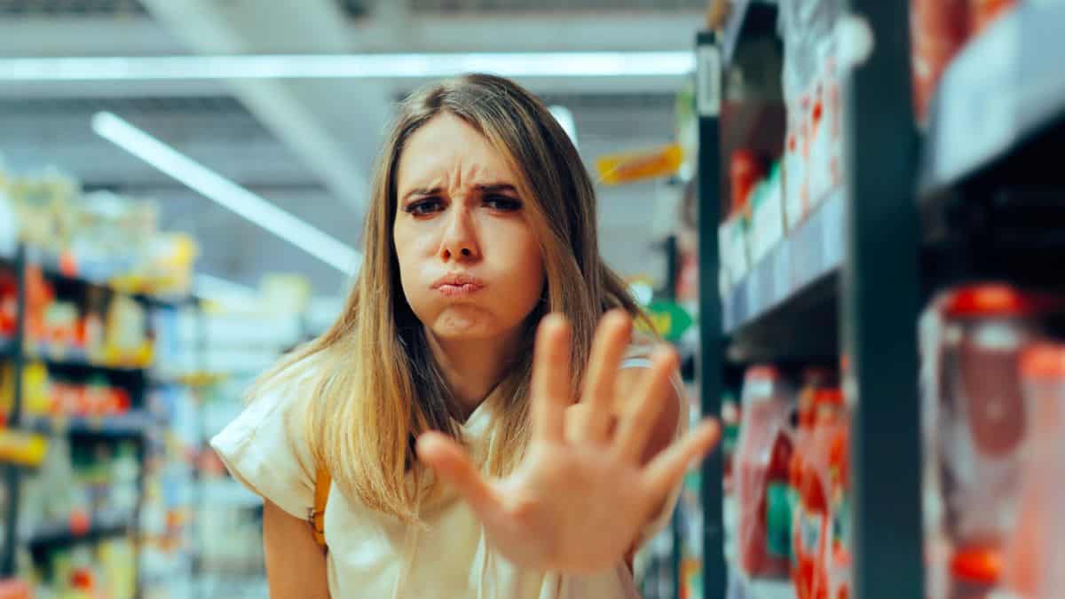 15 Grocery Store Behaviors That Are Considered Rude - Blues Best Life