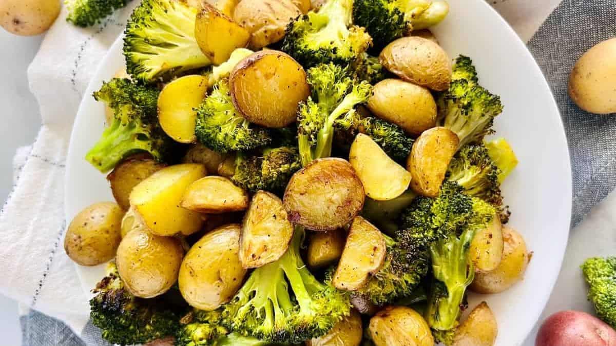 Serving of roasted potatoes and broccoli