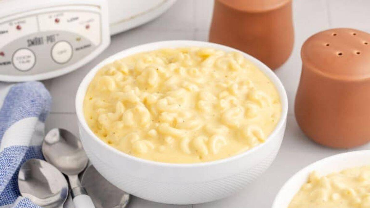 Slow Cooker Mac and Cheese Velveeta served in a bowl.