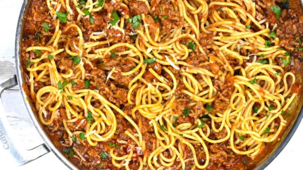 Spaghetti Recipe with Ground Beef in a pan.