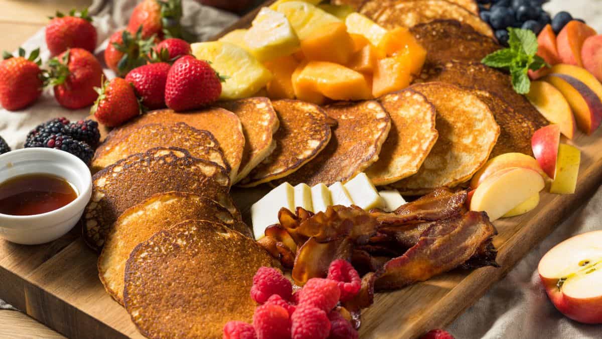 pancakes with fruit