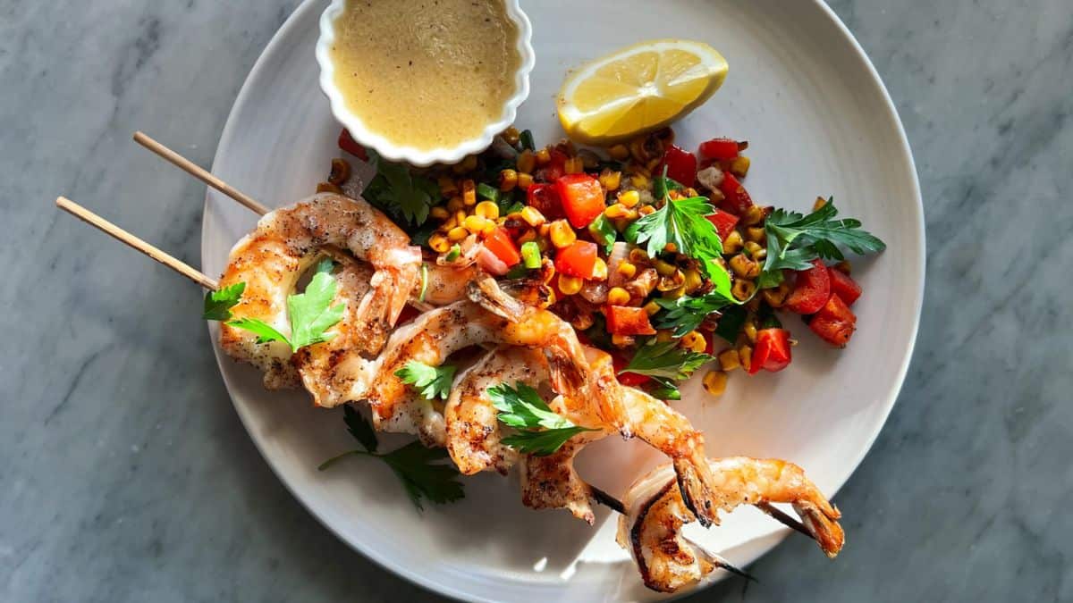 A serving of Easy Grilled Shrimp Skewers with Veggies on a plate. 