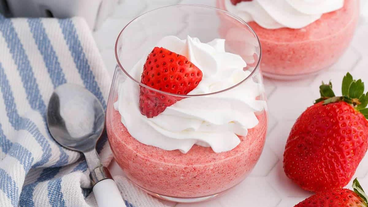 Glases of strawberry mouse made with fresh strawberries