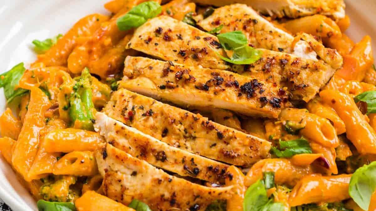 A serving of Spicy Vodka Pasta with Chicken.