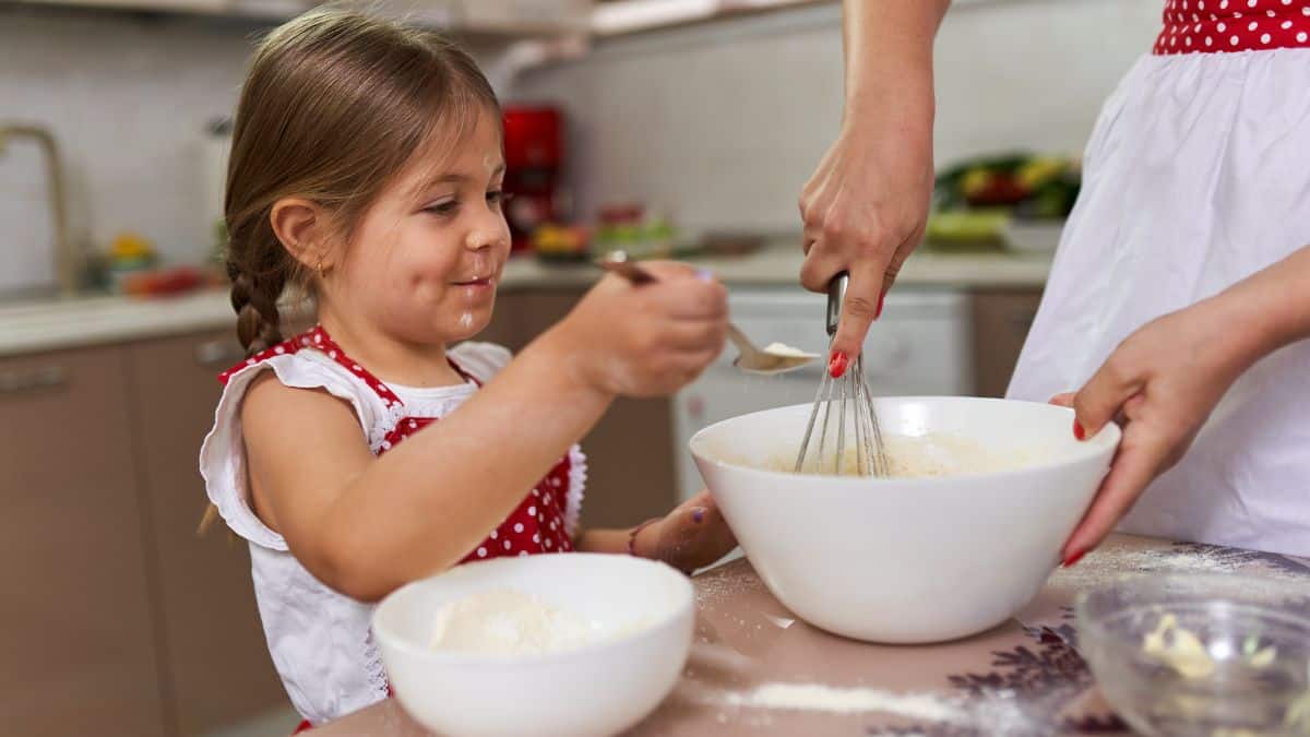 mom and girl baking