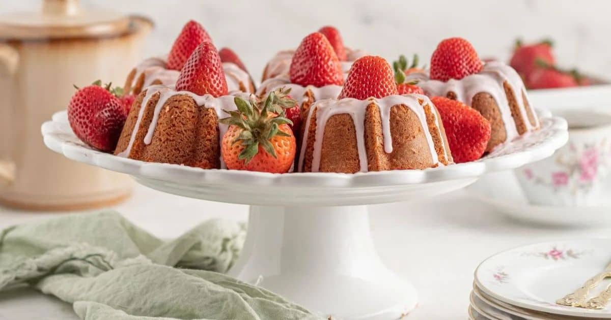 Mini Strawberry Bundt Cakes