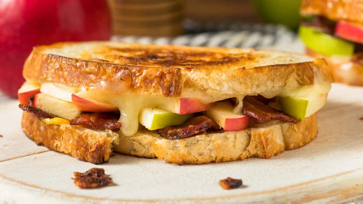 Apple and Cheddar Sandwich