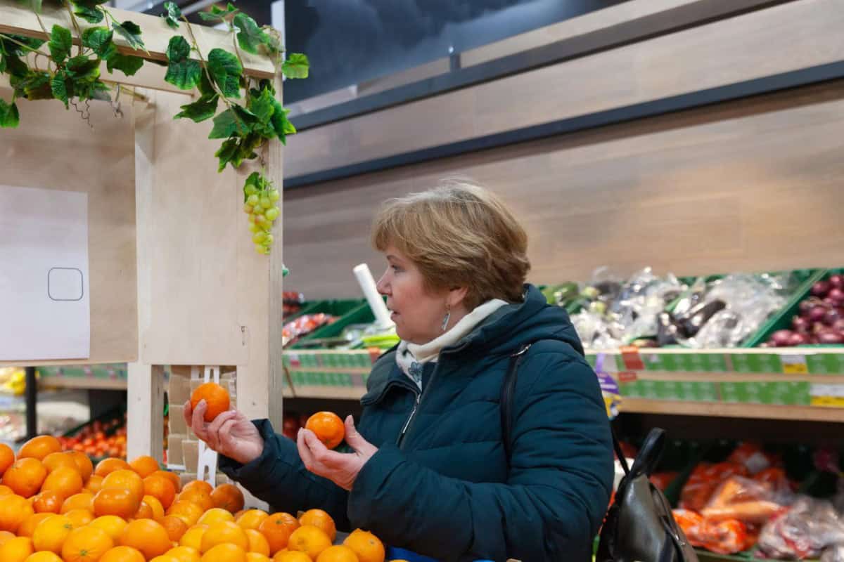Choosing produce based on touch and smell