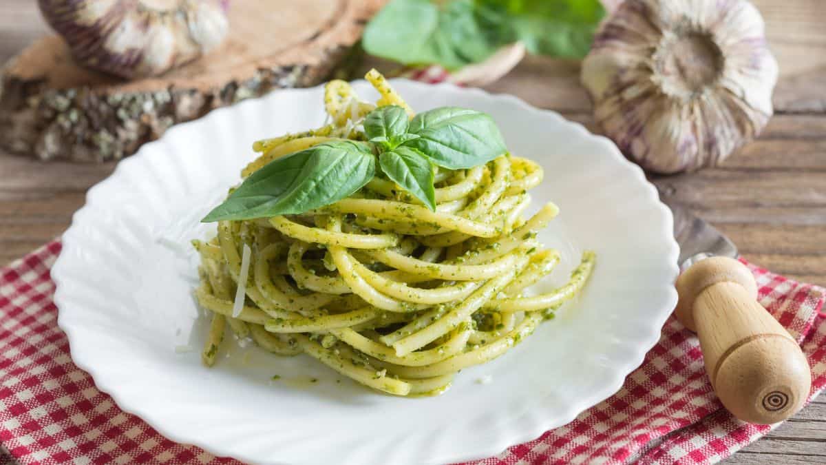 Bucatini pasta with pesto