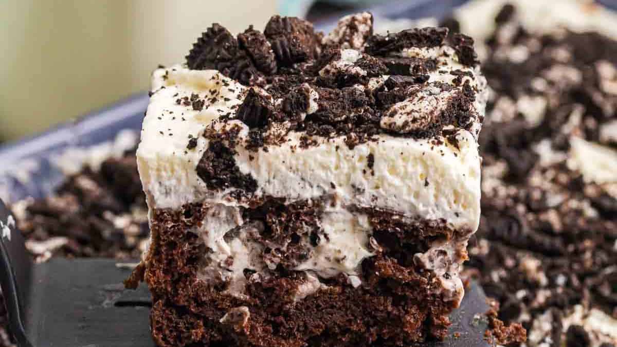 A serving of Oreo Poke Cake.