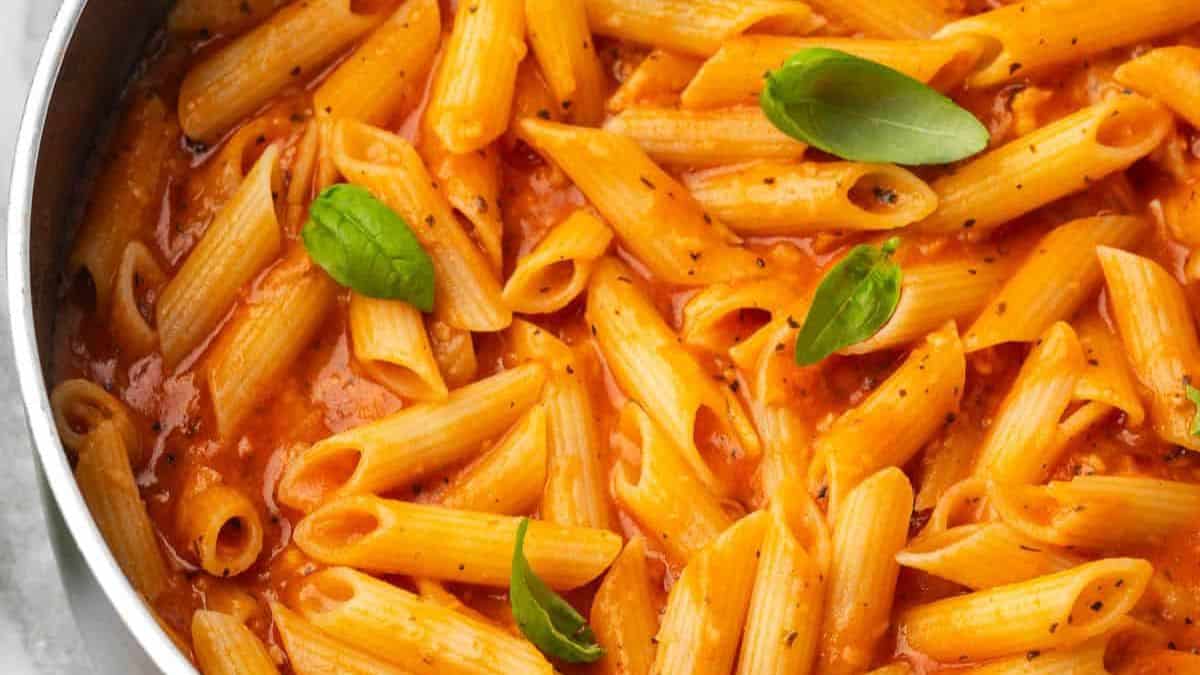 Rose Sauce Pasta (Pink Sauce Pasta) in a pot.