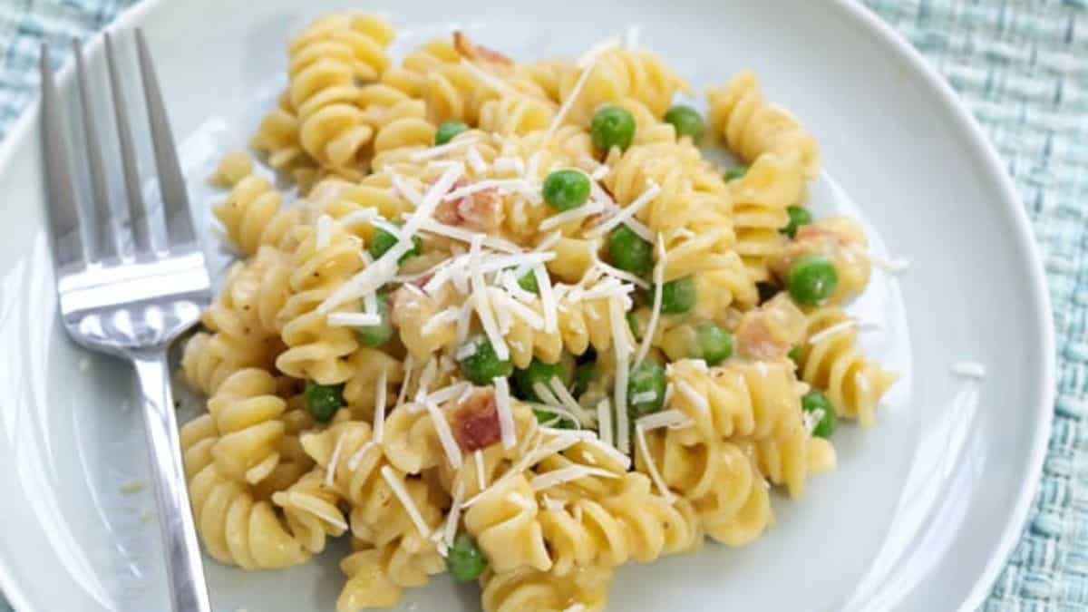 A serving of Rotini, Peas and Cheese.