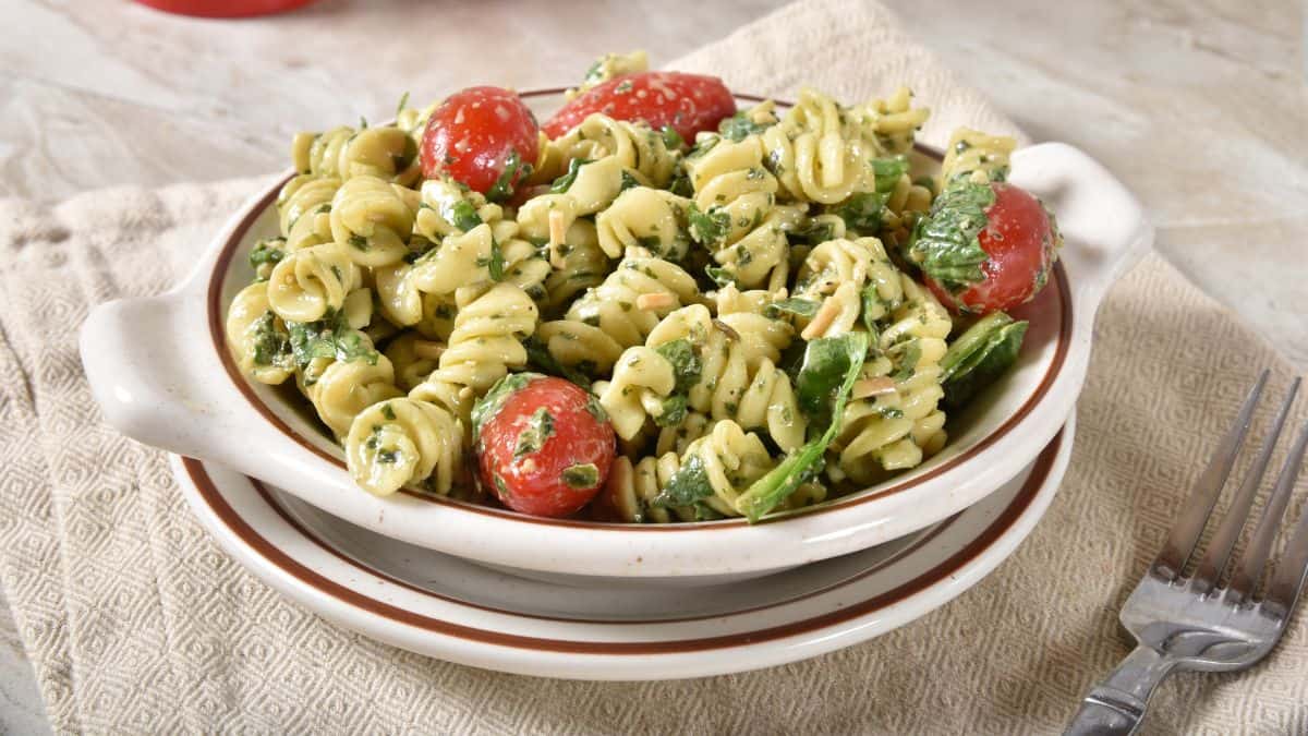 Rotini pasta salad with spinach