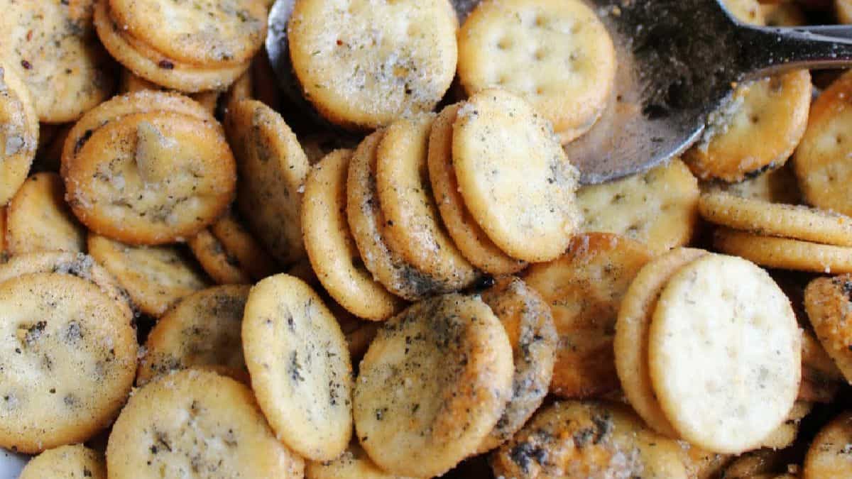 A serving of Seasoned Ritz Bits Crackers.