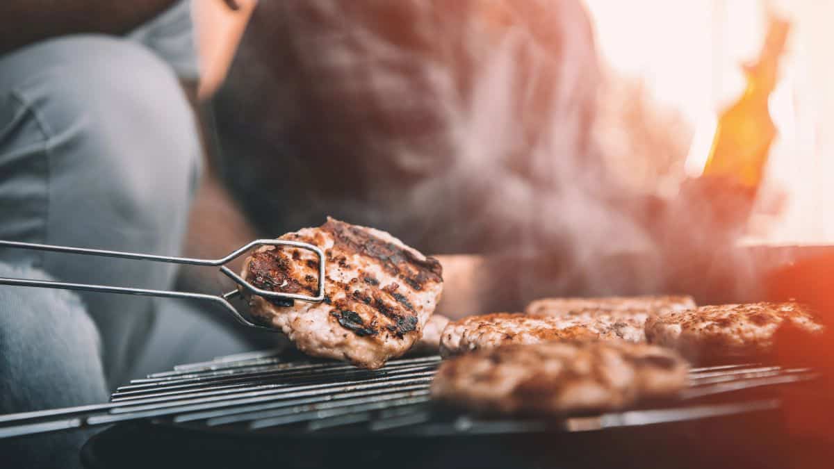 grilling burgers