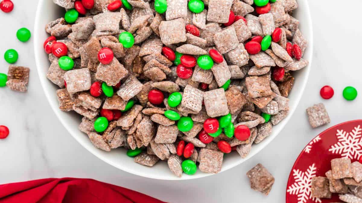 A bowl of Christmas Muddy Buddies (Puppy Chow).