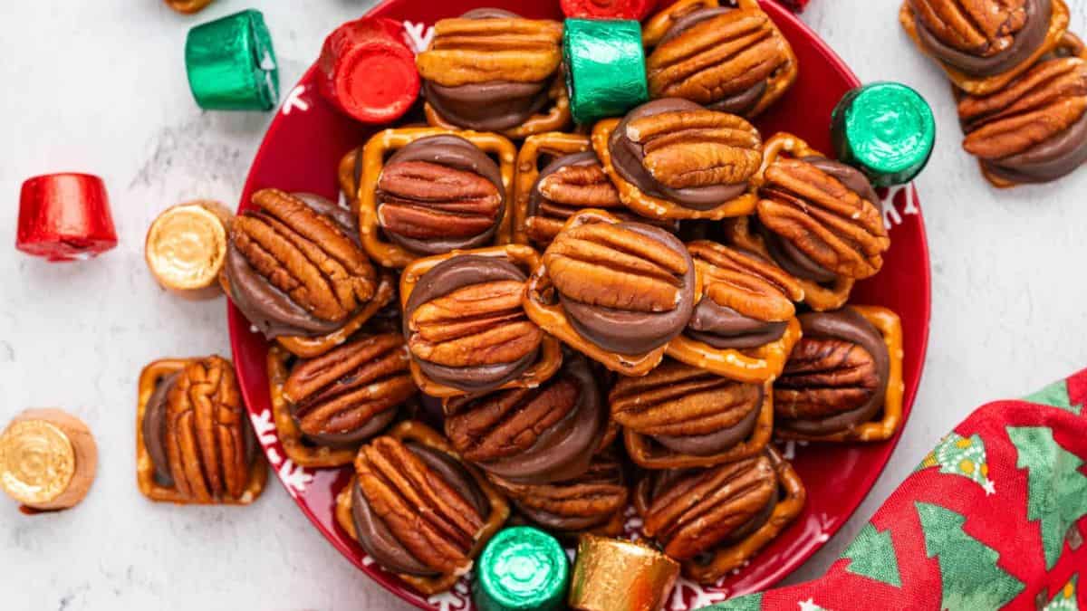 A plateful of Christmas Rolo Pretzel Turtles