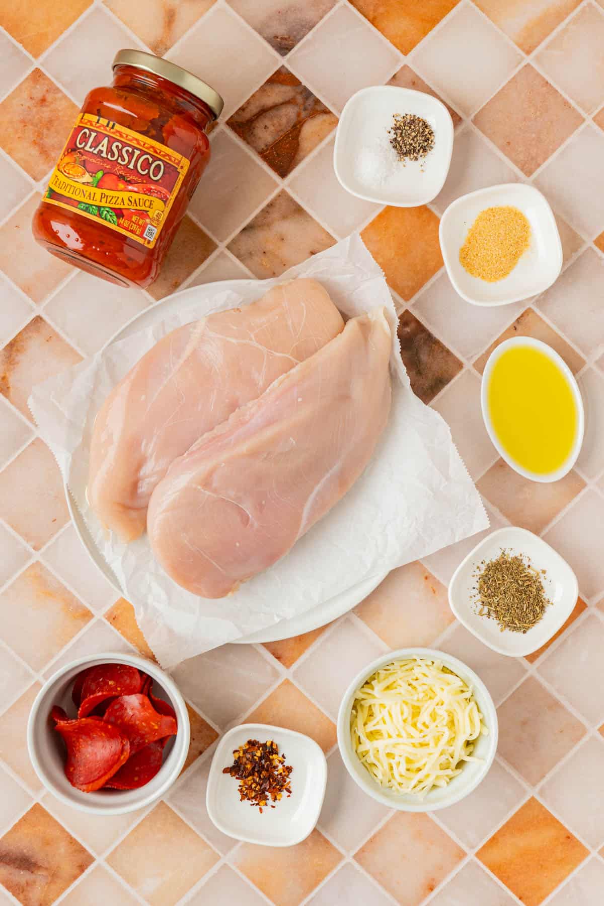 Ingredients for Low Carb Pizza Chicken: Pizza Sauce, Chicken Breasts, Spices, Mozzarella Cheese, Pepperoni, Olive Oil