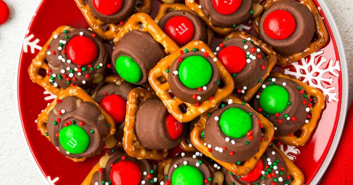 Easy Christmas Rolo Pretzel Bites 