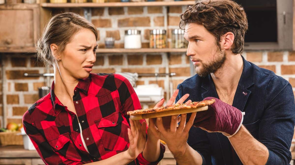 upset couple with pizza