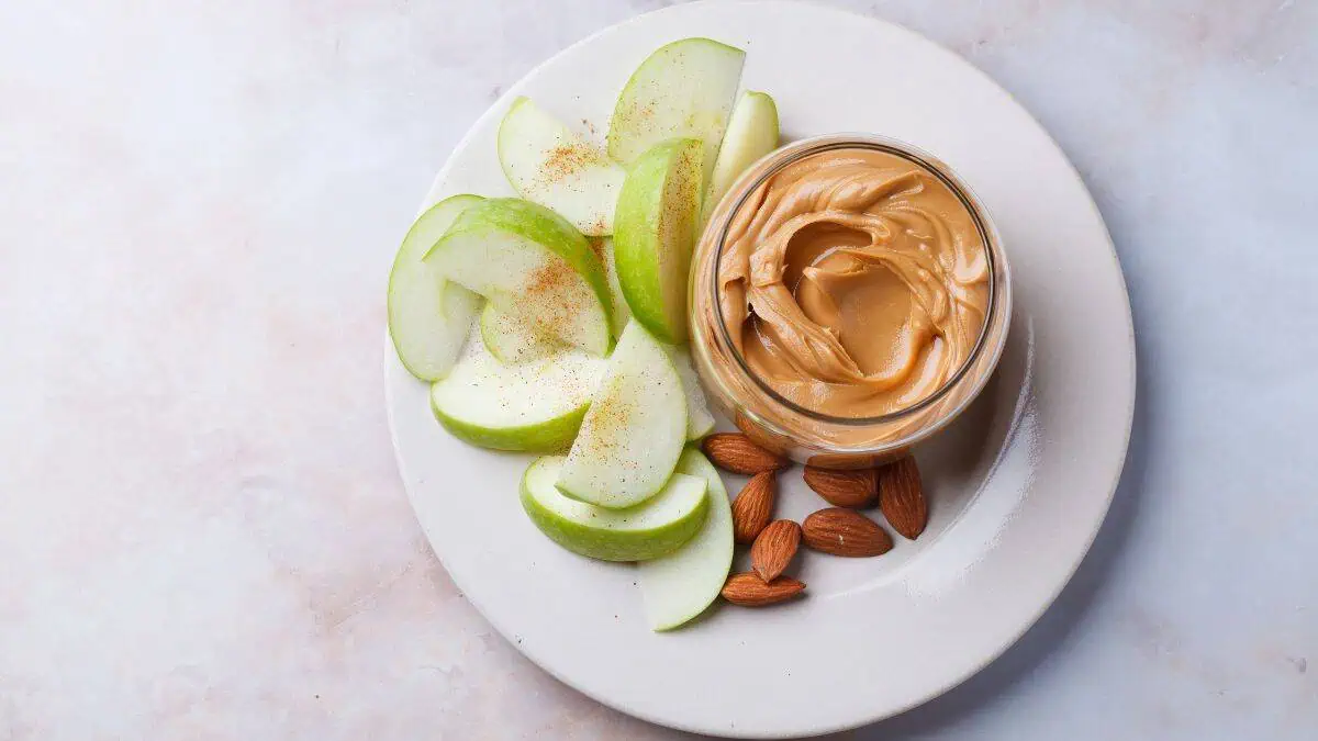 apple with peanut butter