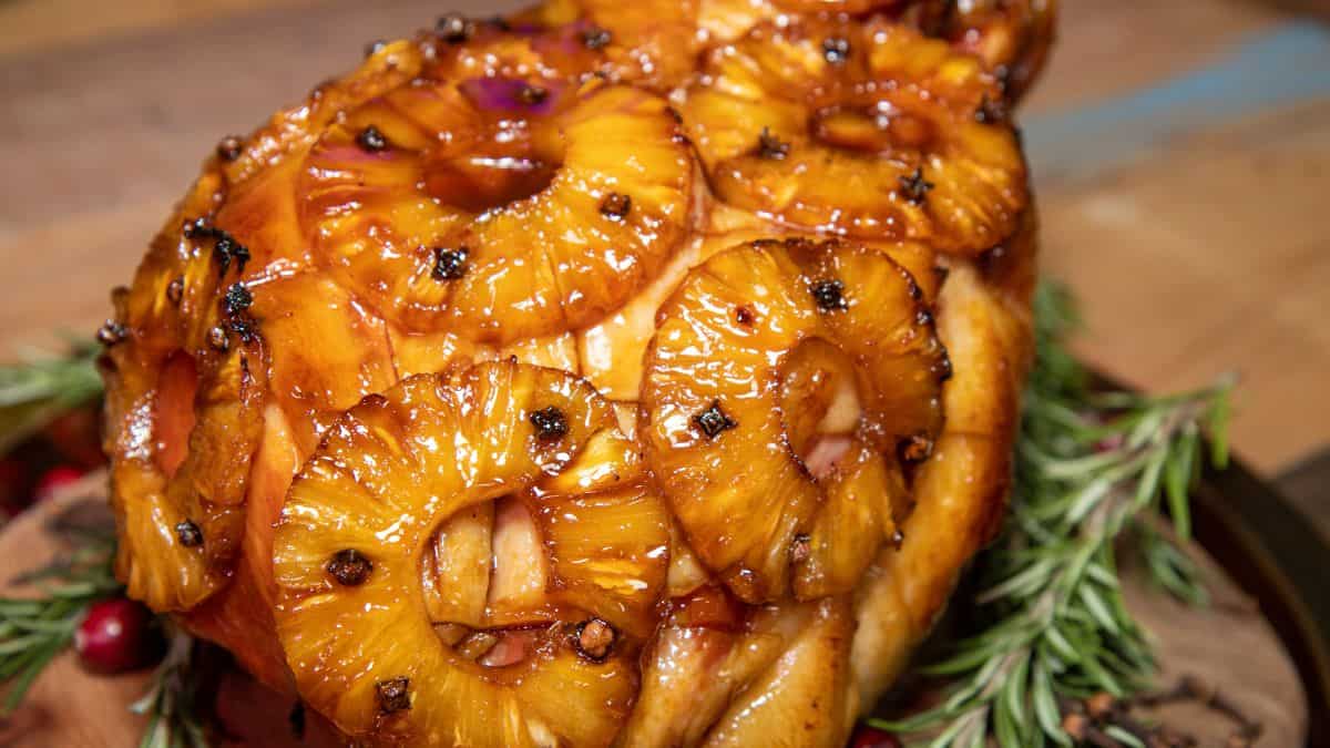 ham with cloves and pineapple
