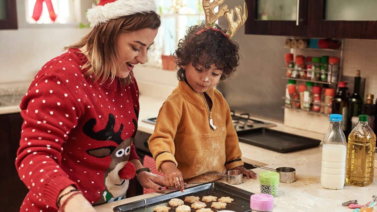 family baking cookies