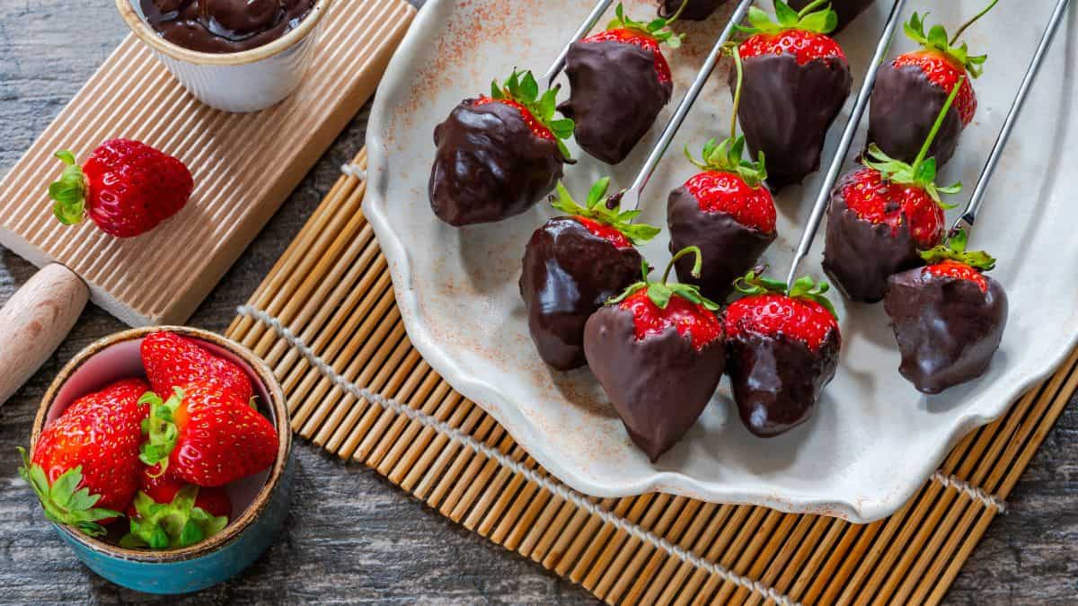 Chocolate-Dipped Strawberries
