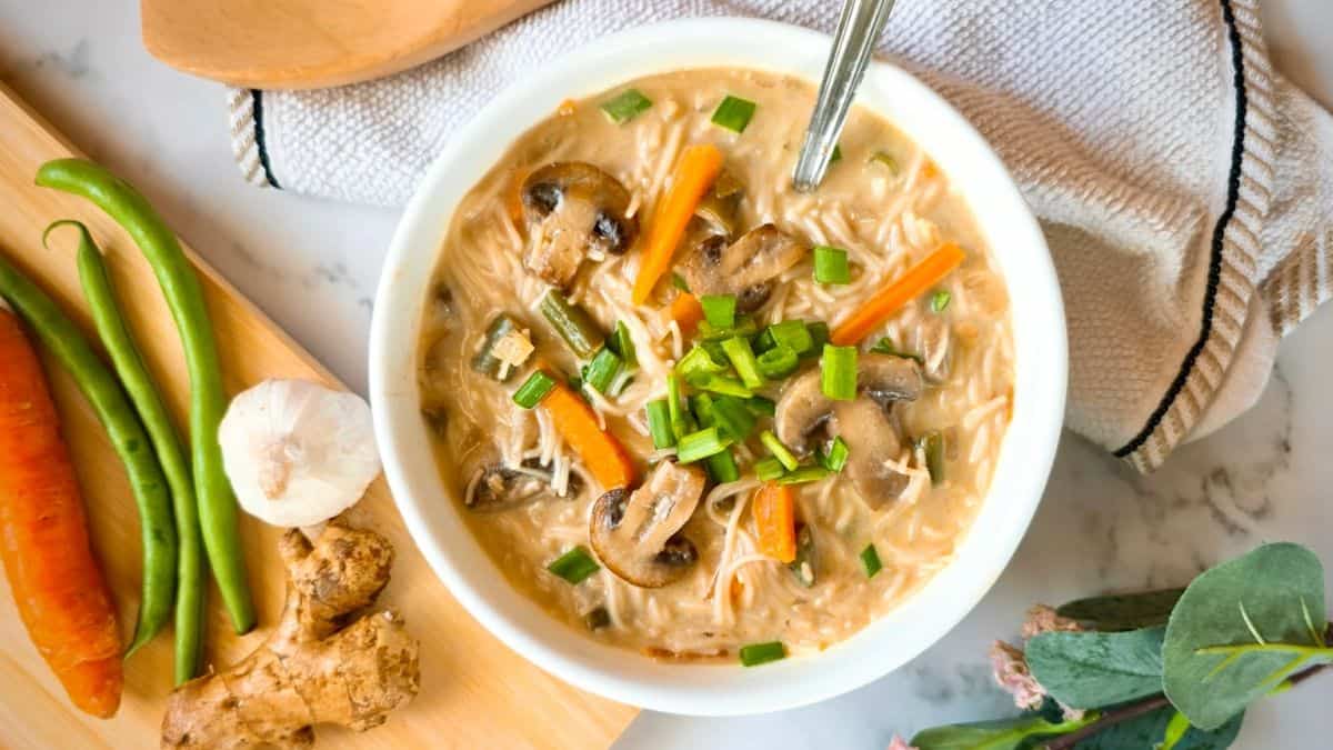 Easy & Creamy Vegetable Noodle Soup