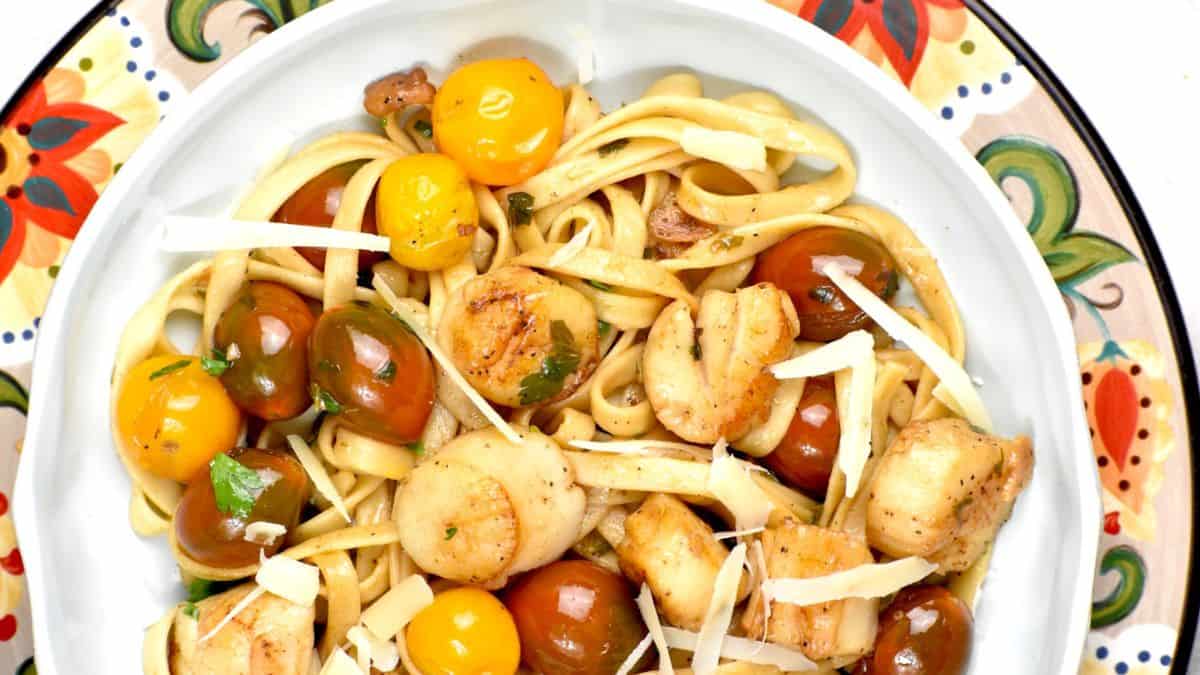 Scallop pasta with cherry tomatoes
