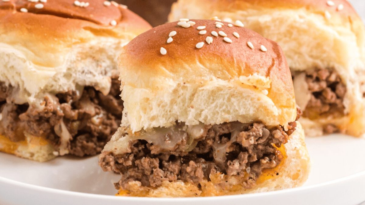 Cheeseburger Sliders with Hawaiian Rolls