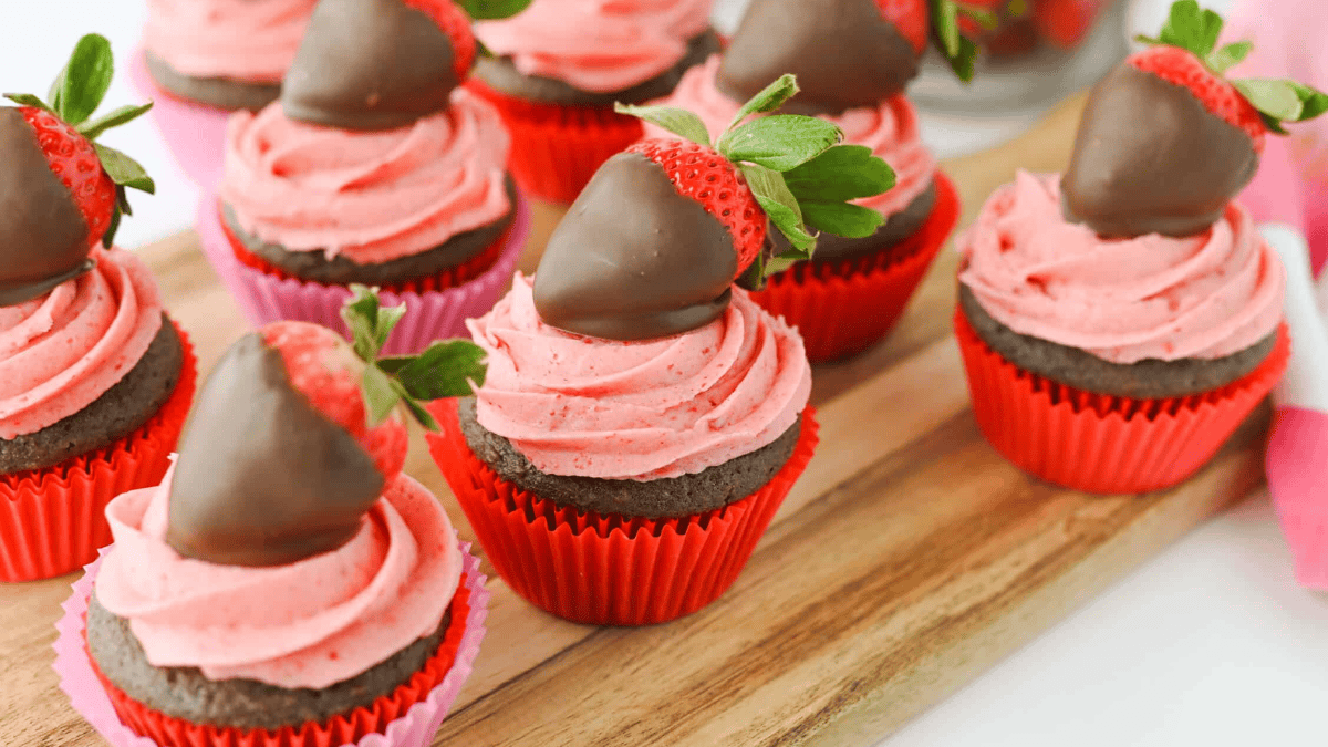 Chocolate Covered Strawberries Cupcakes