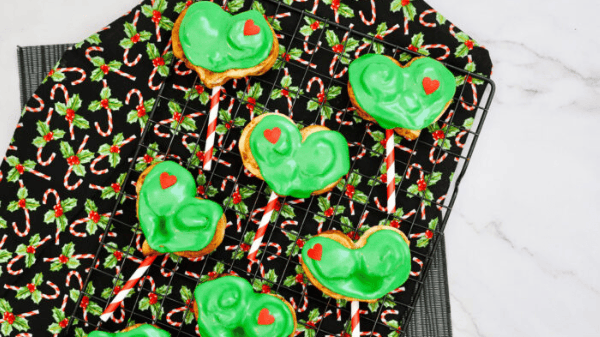 Grinch-themed Air Fryer Cinnamon Rolls