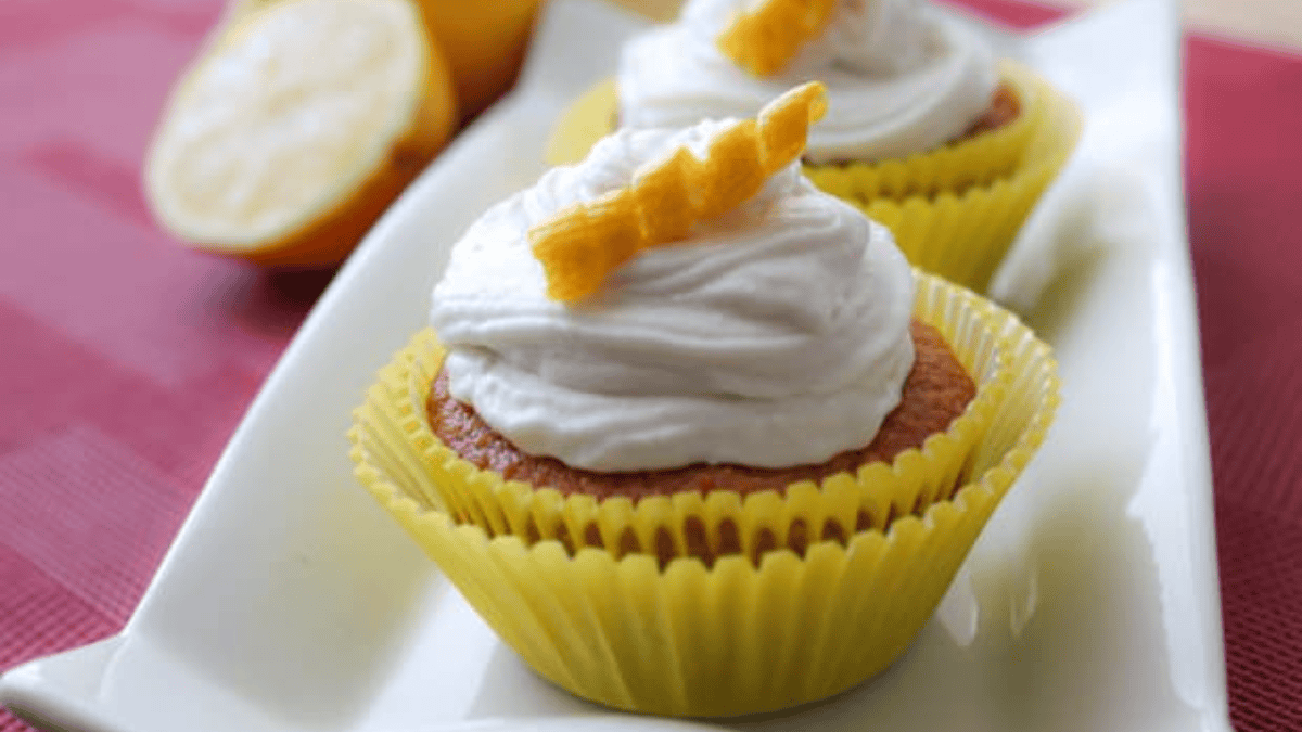 Lemon and Greek Yogurt Cupcakes
