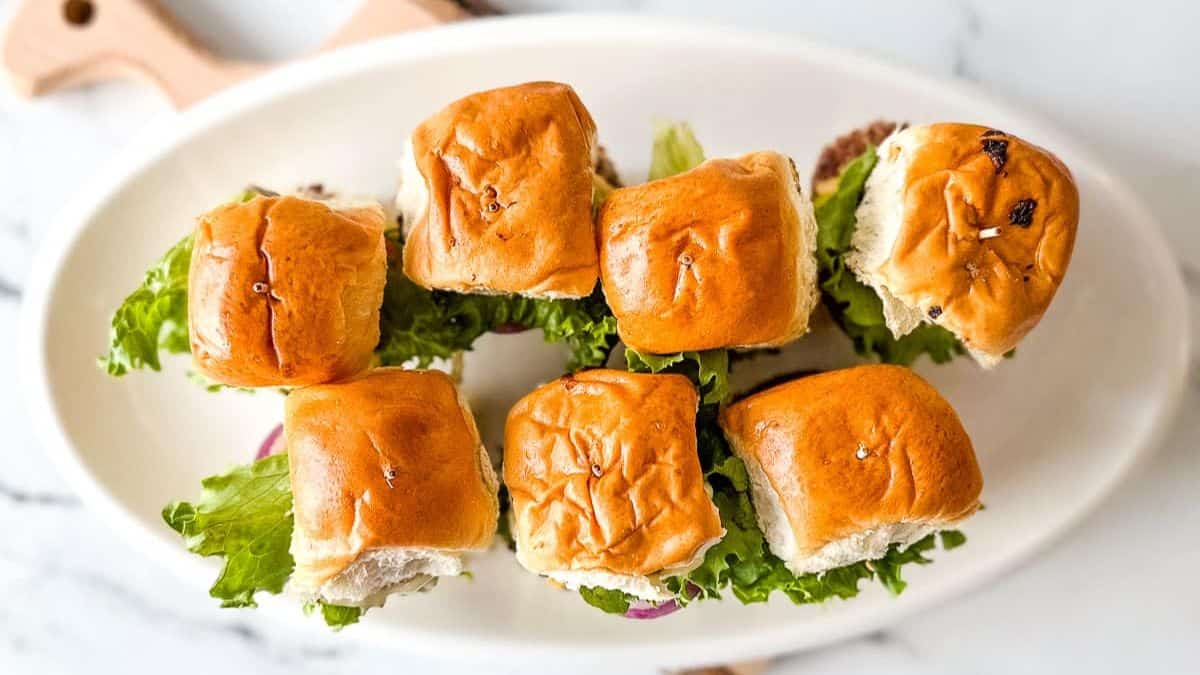 Turkey burger sliders with seasoned mini turkey patties on slider buns.