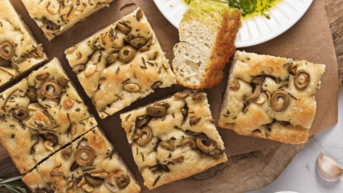 Easy Garlic and Rosemary Focaccia (No-Knead)